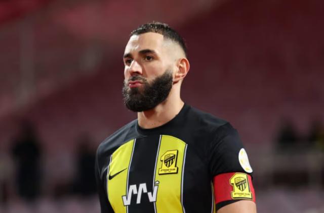 kaiyun官网-母队抛出橄榄枝 不快乐的本泽马会重返欧洲吗？